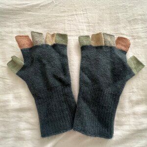 Bundle of 9 pairs of mittens and gloves